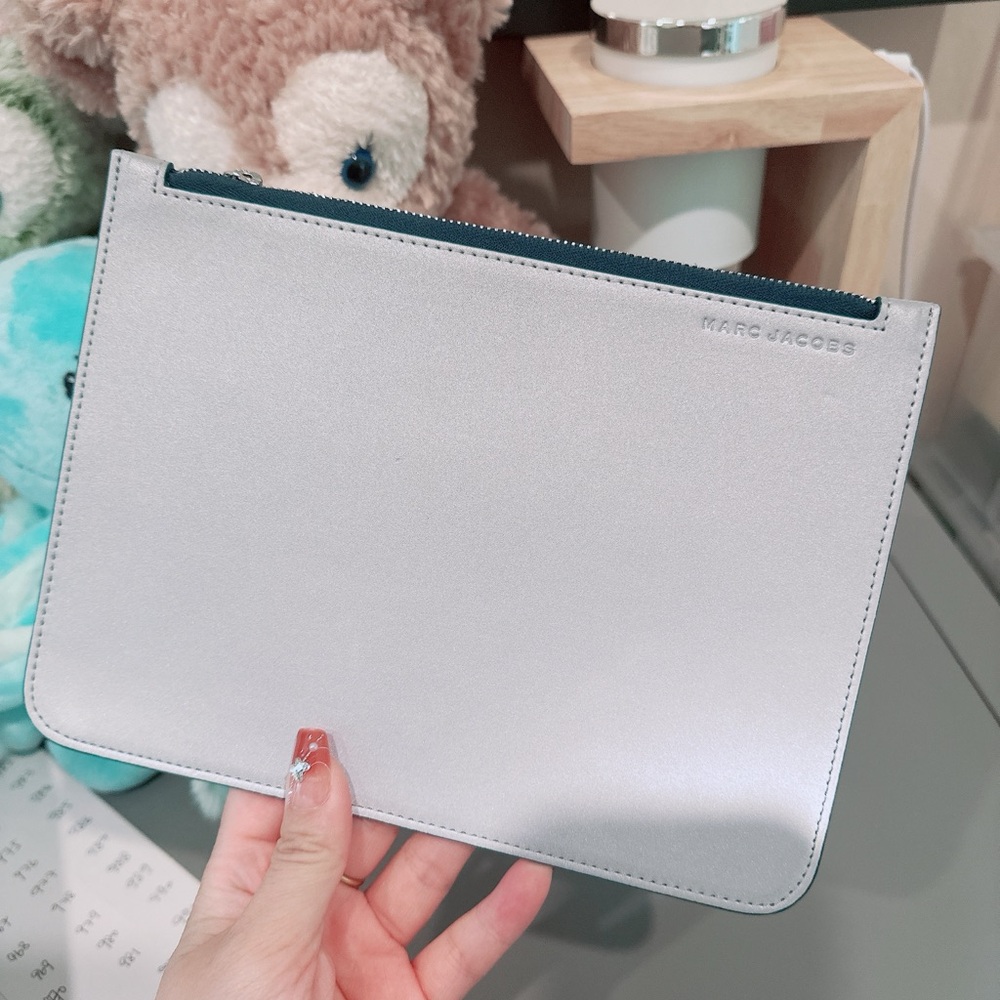 Marc jacobs silver pouch/NWOT